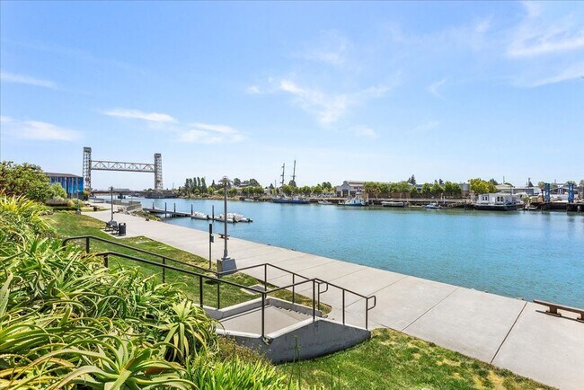 2857 Regatta Dr in Oakland, CA - Building Photo - Building Photo