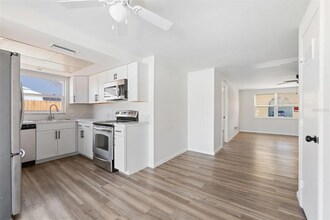 11967 106th Ct in Largo, FL - Building Photo - Building Photo