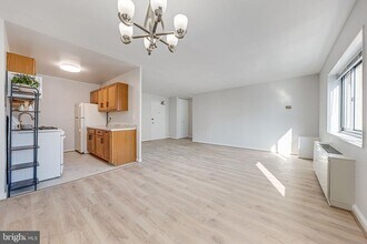 1200 S Arlington Ridge Rd in Arlington, VA - Building Photo - Building Photo