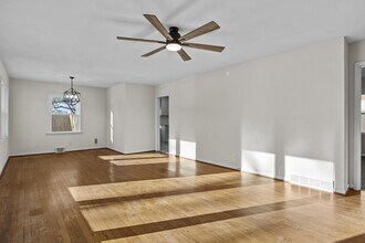 143 E Lowry Ln in Lexington, KY - Building Photo - Building Photo