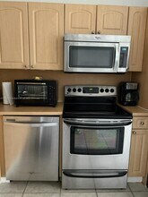 7940 NW 6th St in Pembroke Pines, FL - Building Photo - Building Photo