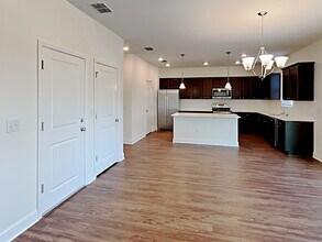 1370 Ashlyn Ct in Lawrenceville, GA - Foto de edificio - Building Photo