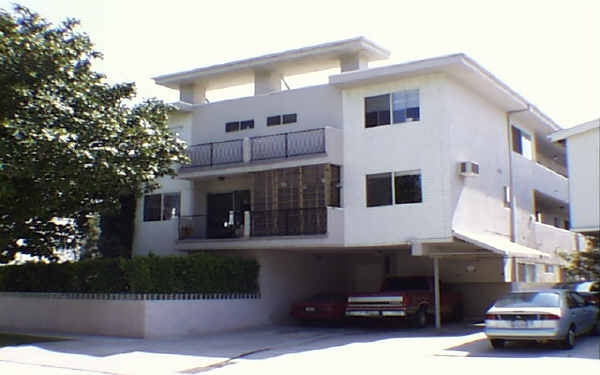 Eighty Six Eighteen Whitworth in Los Angeles, CA - Building Photo - Building Photo