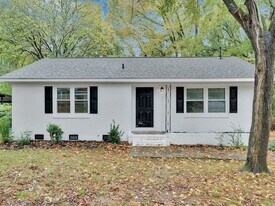 2846 Kenhill Dr in Charlotte, NC - Building Photo