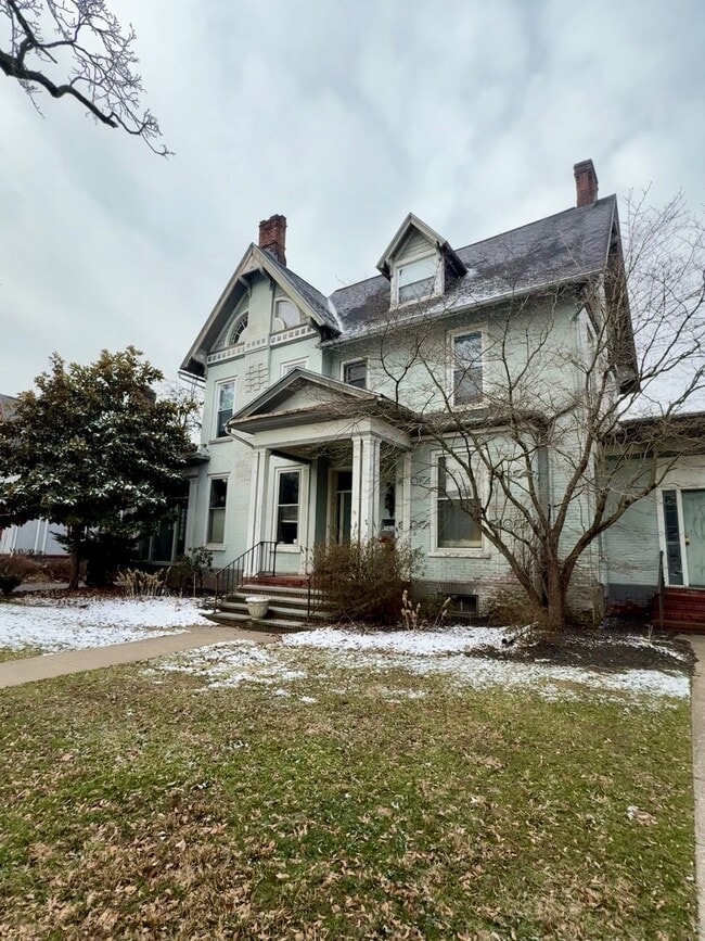 112 W Main St, Unit 2A