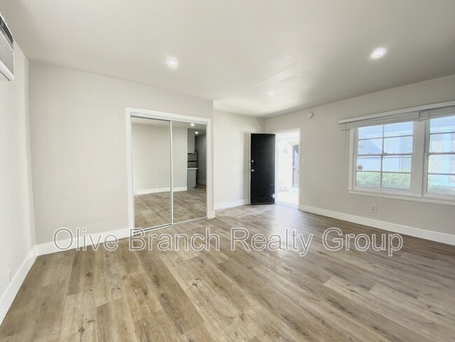 14532 Dickens St in Los Angeles, CA - Building Photo - Building Photo