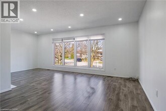 24 Tara Crescent in Thorold, ON - Building Photo - Building Photo