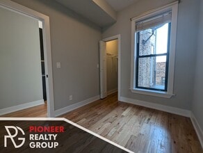 635 W Oakdale Ave, Unit 3 in Chicago, IL - Foto de edificio - Building Photo