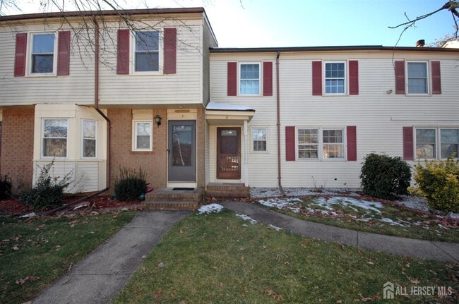 4 White Oaks Dr in Sayreville, NJ - Building Photo - Building Photo