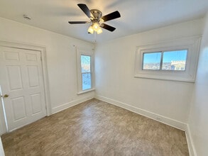 242 Saratoga St, Unit 9 in Cohoes, NY - Foto de edificio - Building Photo