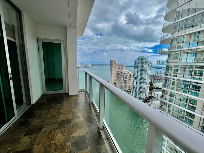 1800 N Bayshore Dr, Unit 1806 in Miami, FL - Building Photo - Building Photo