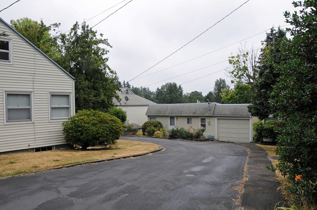 7934 SW Barbur Blvd in Portland, OR - Building Photo