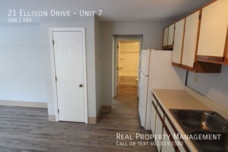 21 Ellison Dr in Barrington, NH - Building Photo - Building Photo