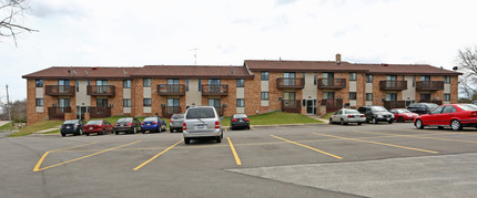 Gardendale Apartments in Milwaukee, WI - Foto de edificio - Building Photo