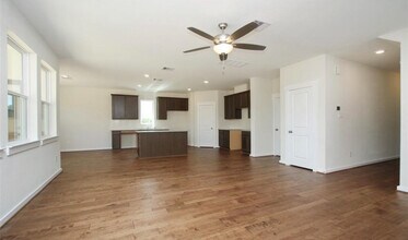 208 Lisa Marie Dr in Angleton, TX - Building Photo - Building Photo