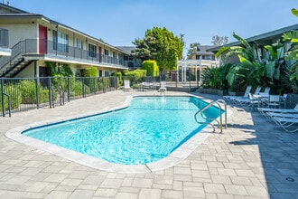 Orangefair Village in Fullerton, CA - Foto de edificio - Building Photo