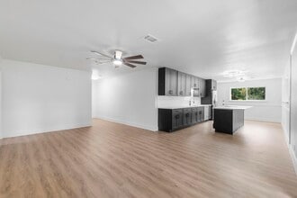 62 Greenbriar Dr in Conroe, TX - Building Photo - Building Photo
