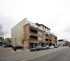 Robinson Terrace in Oakville, ON - Building Photo