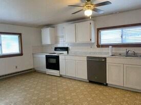 144 Vley Rd in Scotia, NY - Building Photo