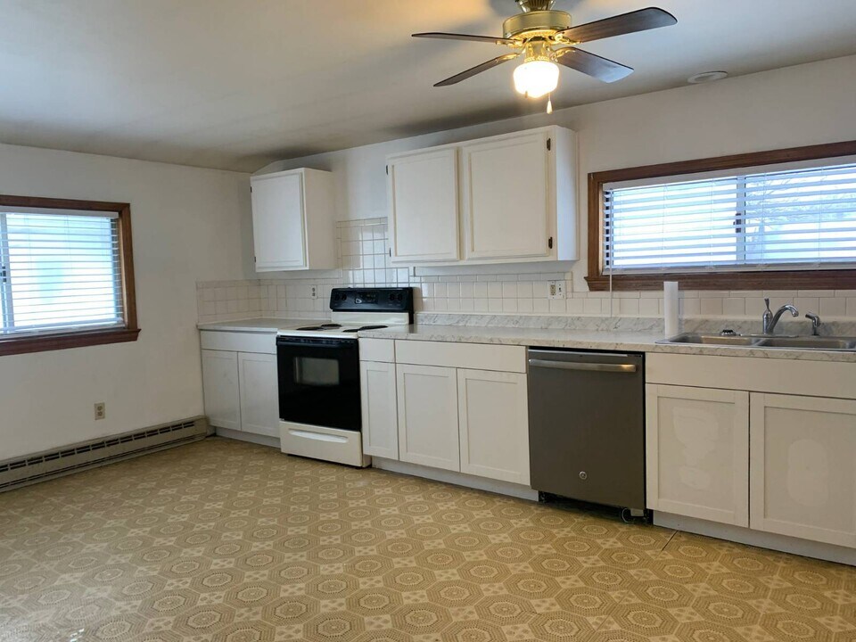 144 Vley Rd in Scotia, NY - Building Photo