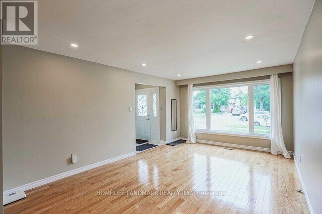 760 Consort Crescent in Mississauga, ON - Building Photo - Building Photo