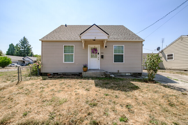 260 E Sherman St in Lebanon, OR - Building Photo - Building Photo