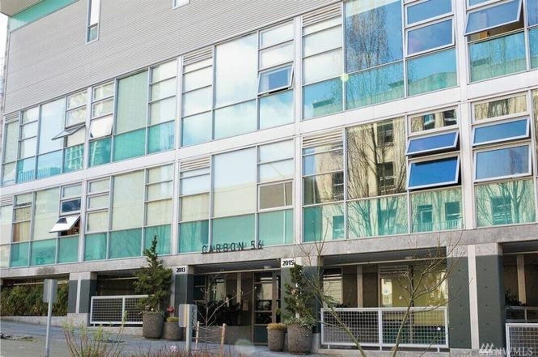 2015 Terry Ave-Unit -Unit 216 in Seattle, WA - Building Photo