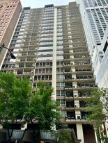 201 E Chestnut St in Chicago, IL - Building Photo