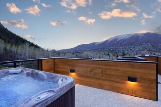 717 S Aspen St in Aspen, CO - Building Photo - Building Photo