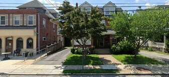 2714 E County Line Rd, Unit 1st Floor in Ardmore, PA - Building Photo