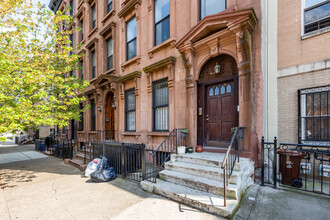 136 Jefferson Ave in Brooklyn, NY - Building Photo - Building Photo