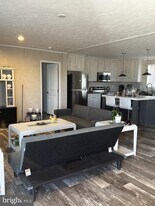 8236 Camden Rd in Port Royal, VA - Building Photo