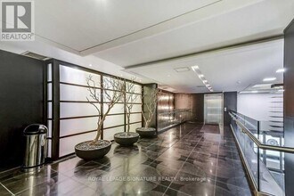 210-P210 Victoria St in Toronto, ON - Building Photo - Building Photo