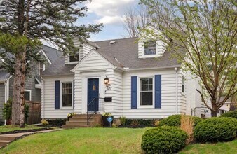 5217 France Ave S in Minneapolis, MN - Foto de edificio - Building Photo