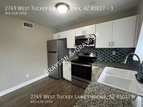 2749 W Tuckey Ln in Phoenix, AZ - Building Photo - Building Photo