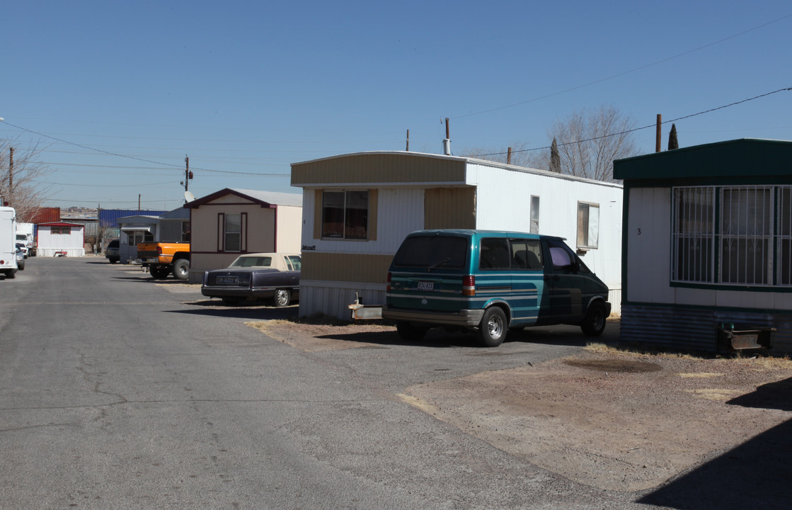 7143 Alameda Ave in El Paso, TX - Building Photo