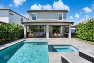 4642 Pinehurst Trl W in Oakland Park, FL - Building Photo - Building Photo