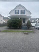 35 Collins St in Bristol, RI - Building Photo