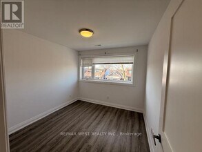 191 Rosethorn Ave in Toronto, ON - Building Photo - Building Photo