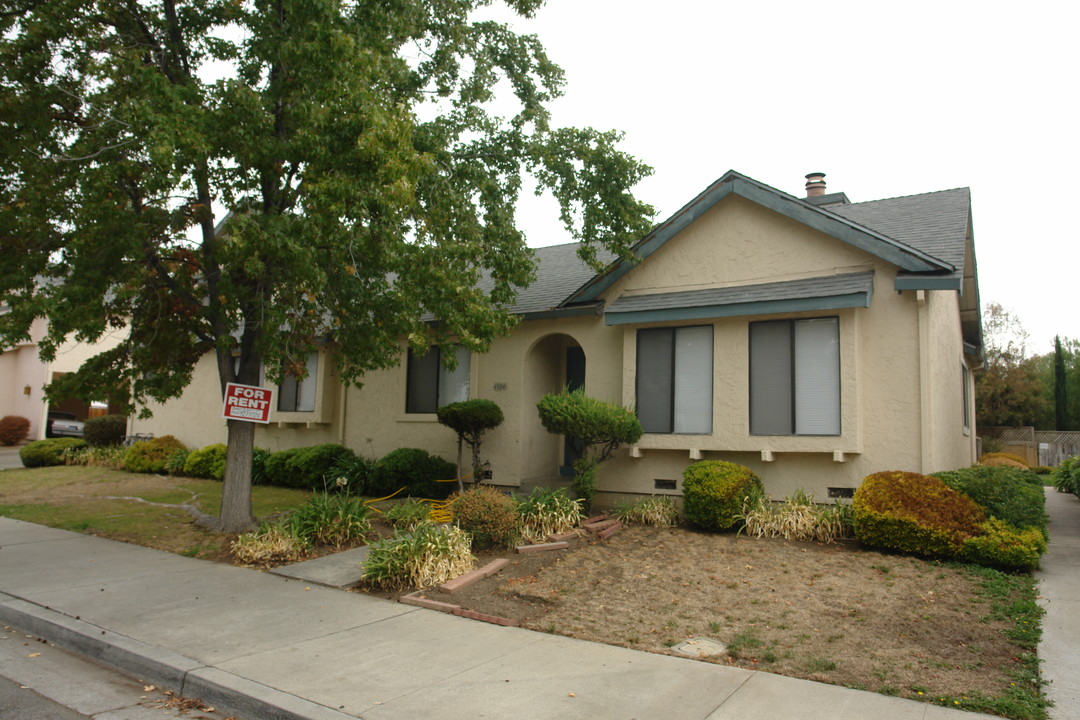 4984 Edgar Ct in San Jose, CA - Foto de edificio