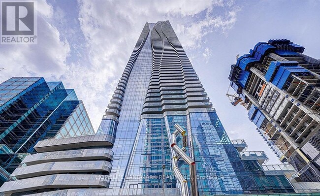 1 Bloor St E in Toronto, ON - Building Photo - Building Photo