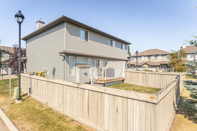 1254 Tredger Crt NW in Edmonton, AB - Building Photo - Building Photo