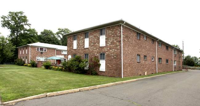 Adam's Court Apartments in Sewaren, NJ - Building Photo - Building Photo