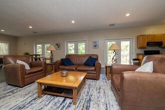 Willow Ridge in Asheville, NC - Foto de edificio - Interior Photo