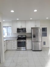 512 N Lucia Ave in Redondo Beach, CA - Foto de edificio - Building Photo