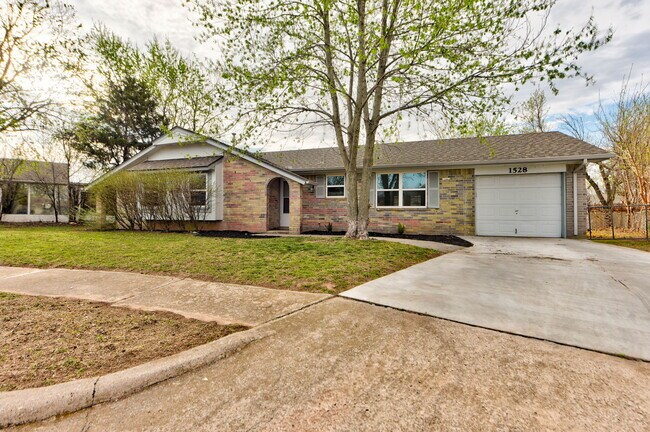 property at 1528 Elk Cir