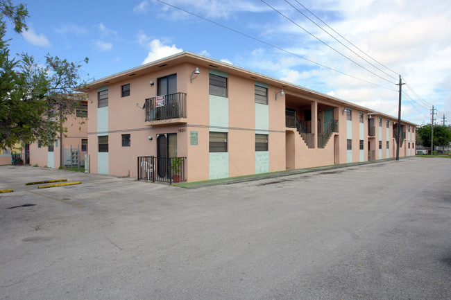 1501-A W 41st St in Hialeah, FL - Building Photo - Building Photo