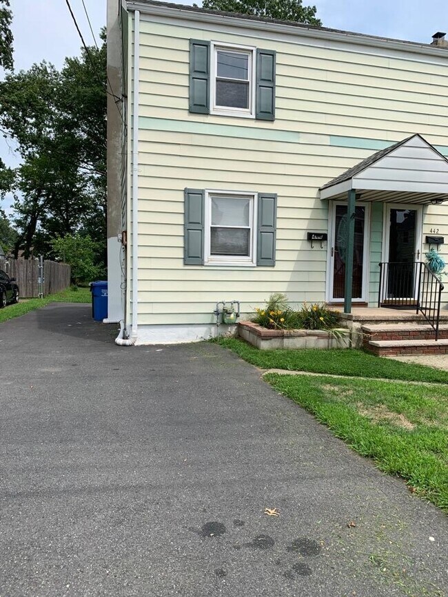 444 Crows Mill Rd Rentals in Fords, NJ