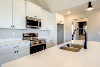 18021 Hauser St in Overland Park, KS - Building Photo - Building Photo