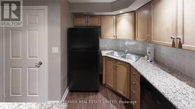 250 Wellington St W in Toronto, ON - Building Photo - Building Photo